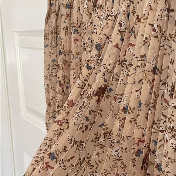 Gorgeous Floral Print Beige Dress - Picture 4 of 6